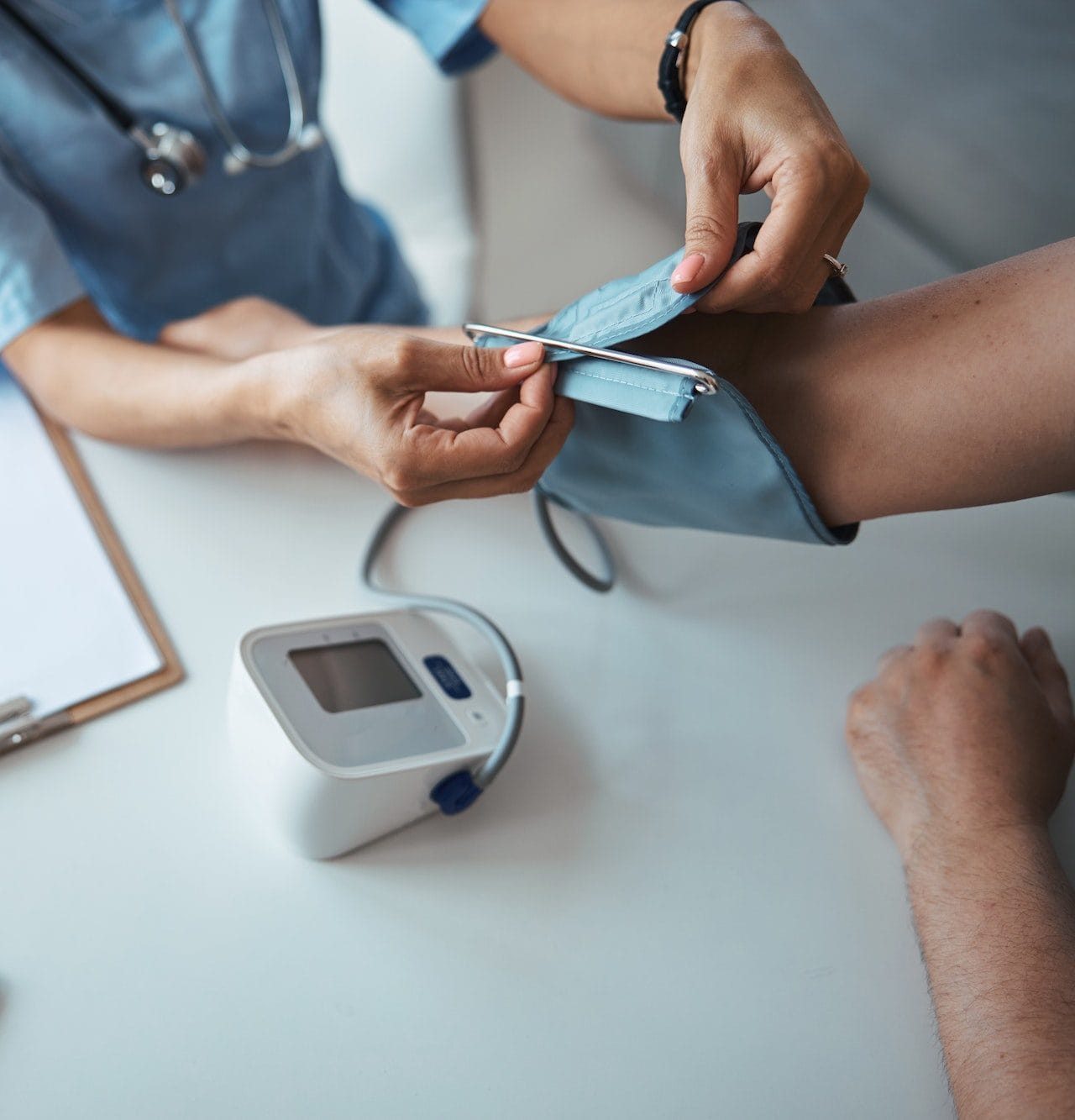 Toma de presión arterial en consulta