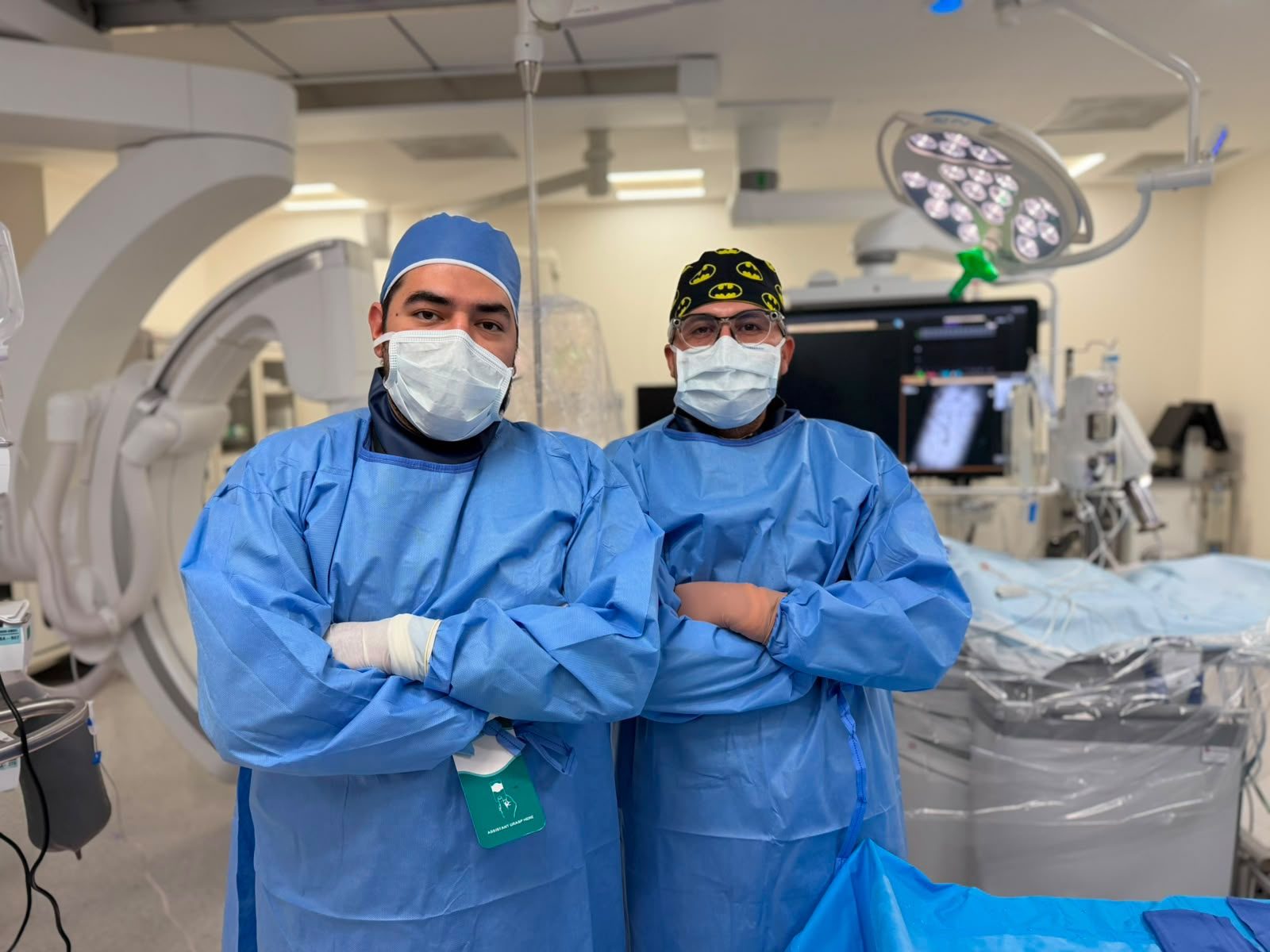El Dr. Enrique Sánchez Hiza y su equipo en la sala de hemodinamia